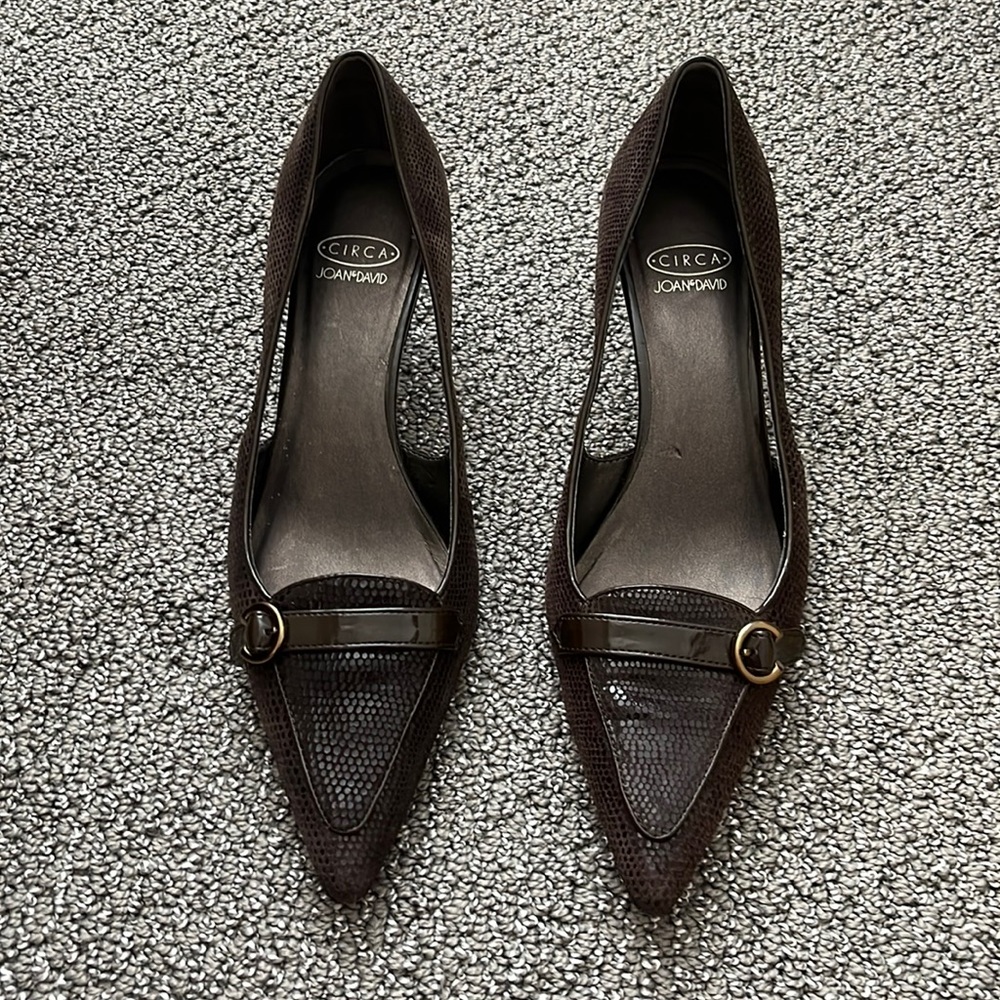 Circa Joan & David Brown Leather pump